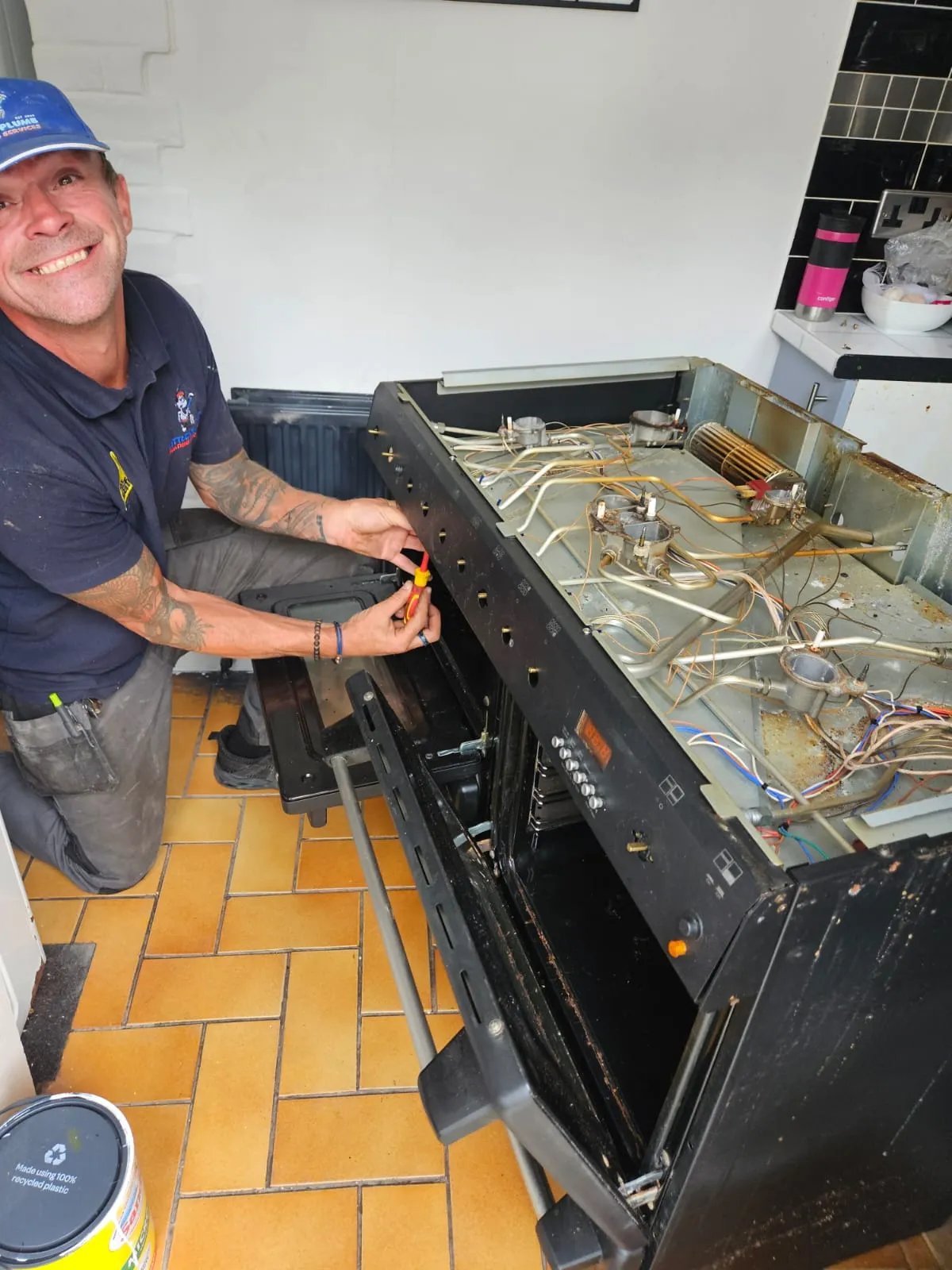 Gas cooker repair engineer